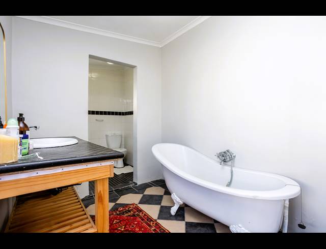 3 BEDROOM FREESTANDING TO LET IN MUIZENBERG